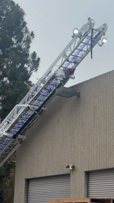Image for the Tweet beginning: #PabloIncident Firefighters are on scene